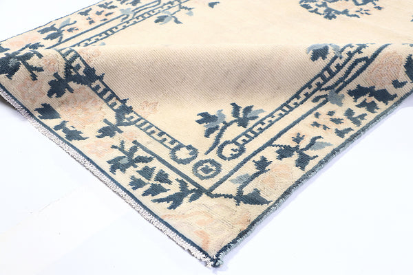 Classical Chinese (2.7 x 15.8)ft